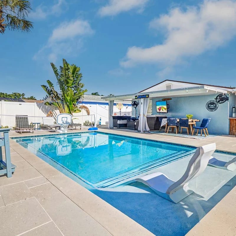 Adorable beach cottage with patio and private pool two blocks from the beach