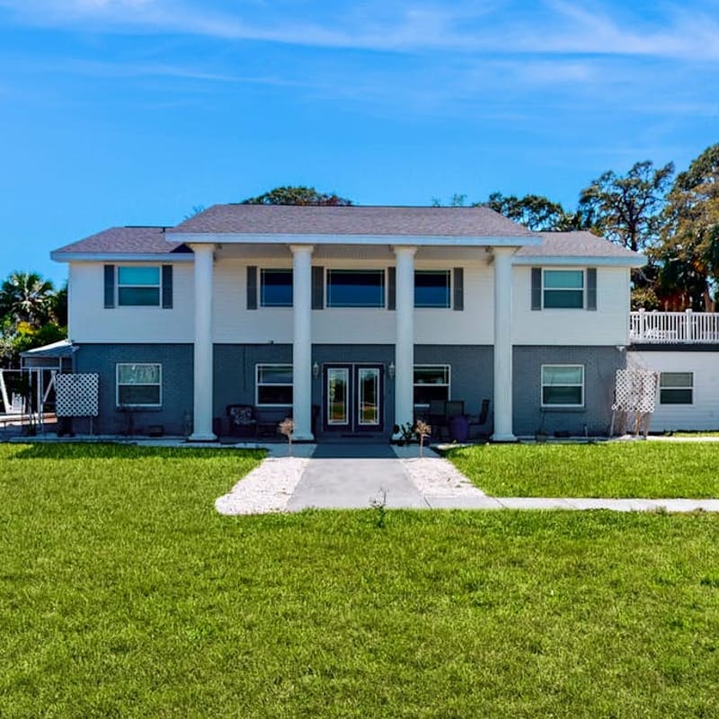 Beautiful Estate on Millers Bayou with Free WiFi Game Room Firepit and Hammock